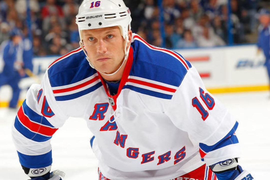 Sean Avery in a New York Rangers shirt